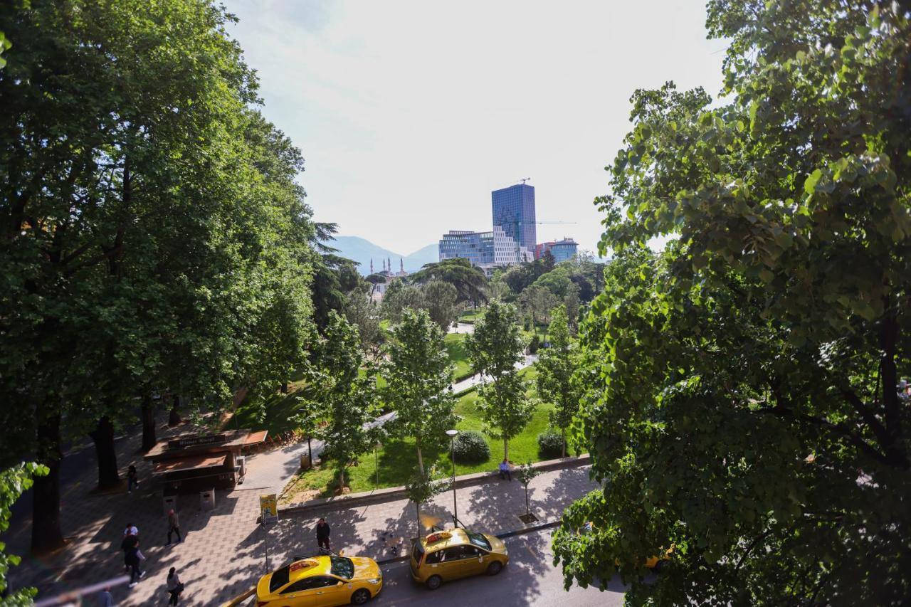 "Middlenest" Central Apartment Tirana Bagian luar foto