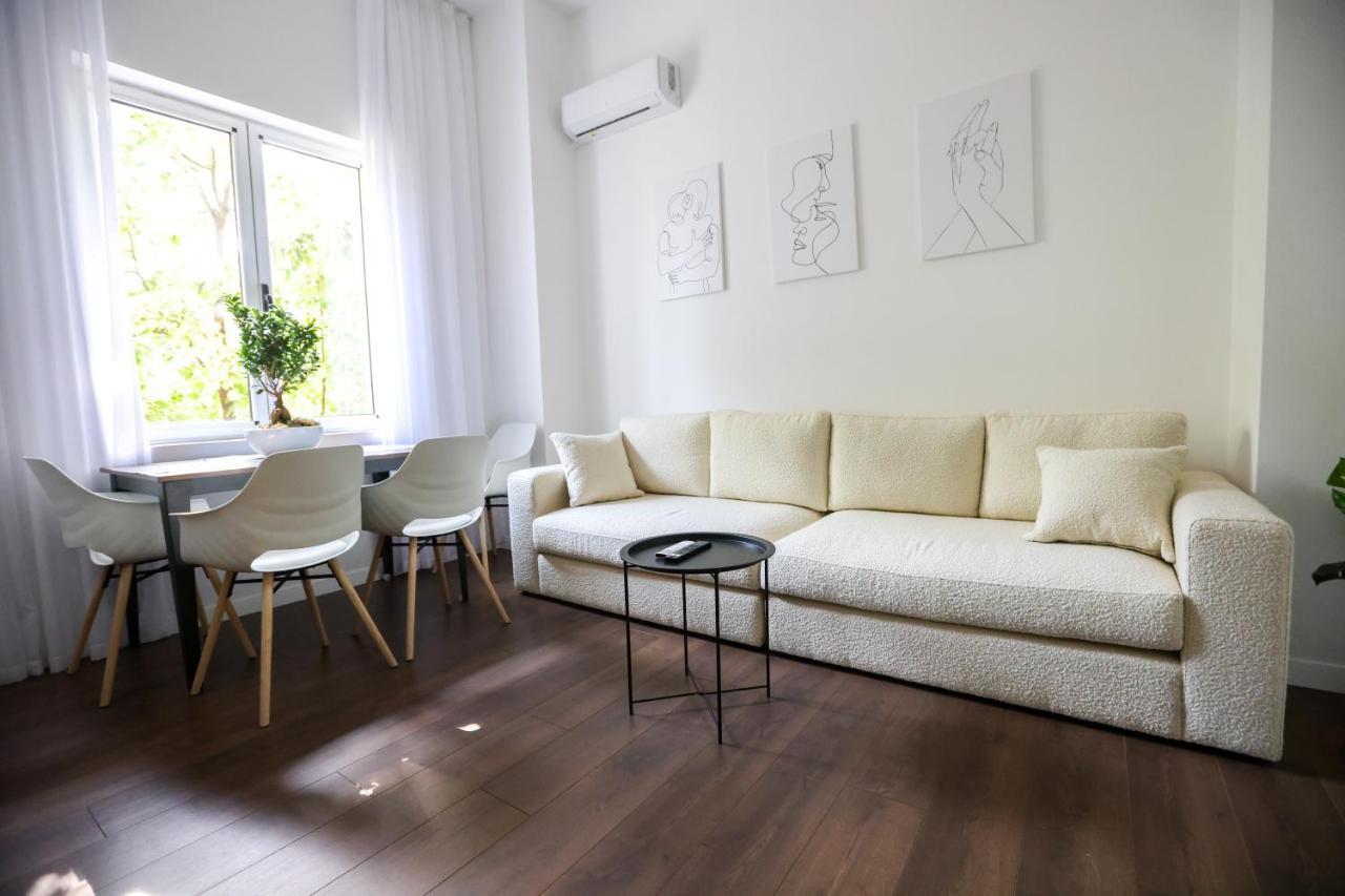 "Middlenest" Central Apartment Tirana Bagian luar foto