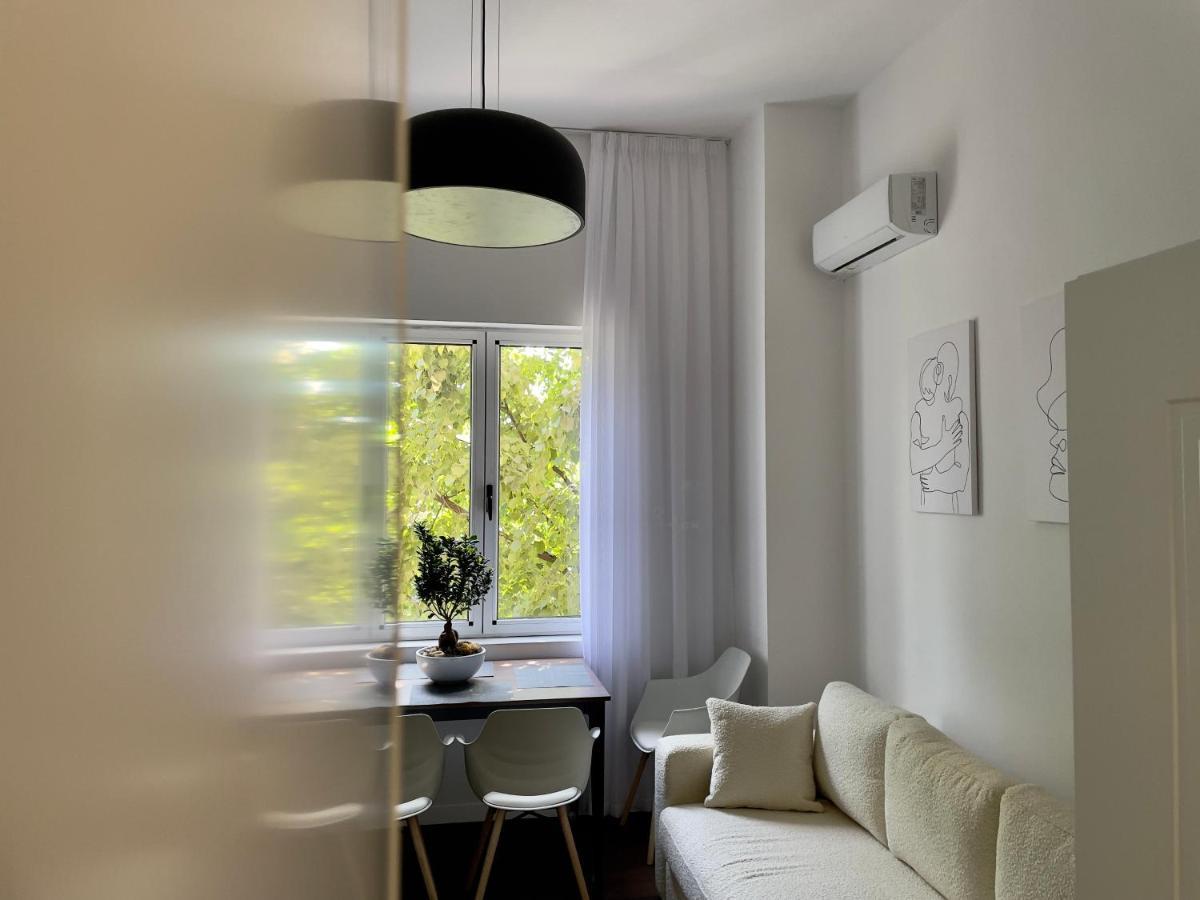 "Middlenest" Central Apartment Tirana Bagian luar foto