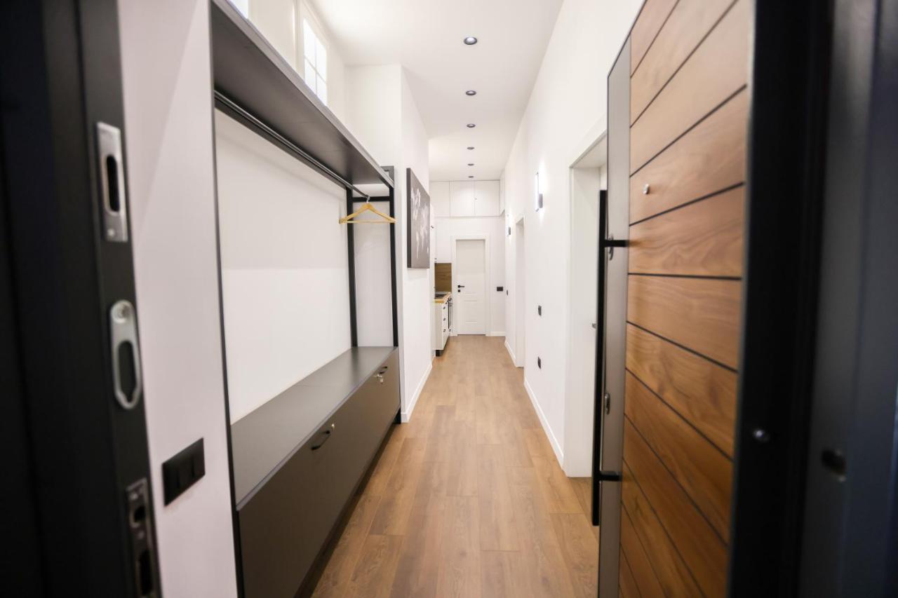 "Middlenest" Central Apartment Tirana Bagian luar foto
