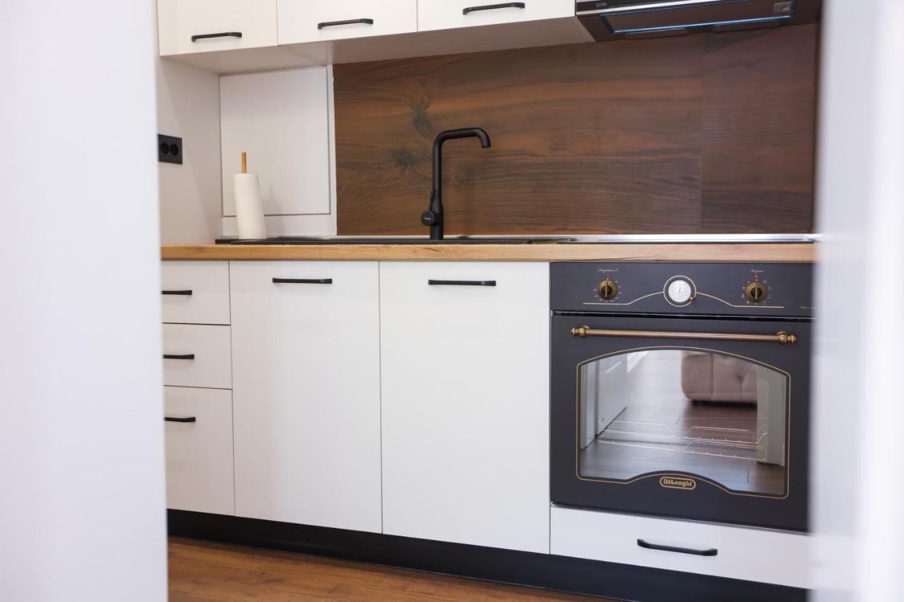 "Middlenest" Central Apartment Tirana Bagian luar foto